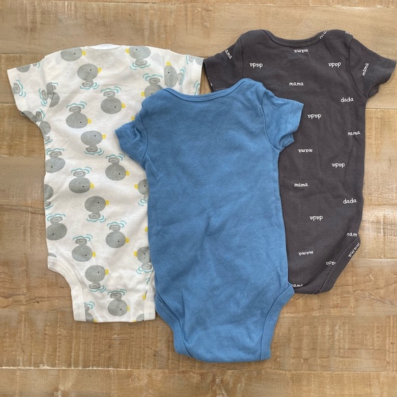 Baby boy bundle of 5 onesie footies Nwt baby clothes lot - Picture 15 of 15